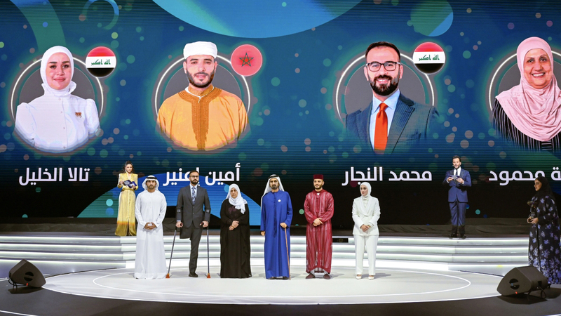 محمد بن راشد يكرّم الفائزين في الدورة الرابعة من &laquo;صنّاع الأمل&raquo;. أرشيفية