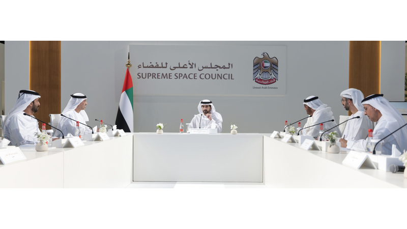 حمدان بن محمد خلال ترؤسه الاجتماع الأول للمجلس الأعلى للفضاء. من المصدر