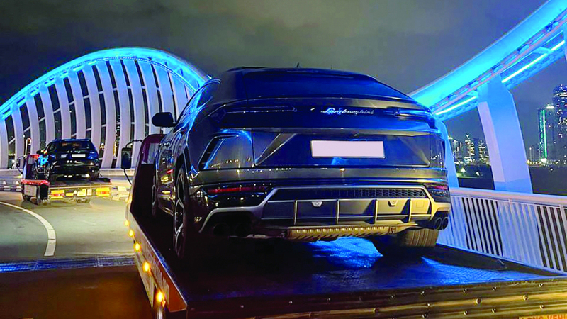 المركبات المخالِفة بعد حجزها. من المصدر