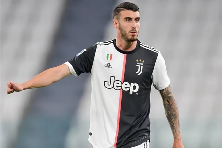 مرض خطير يجبر نجم إيطالي على الاعتزال بعمر 26 سنة!