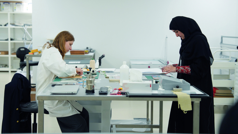 المركز يضم تقنيات من الأحدث في مجال ترميم الوثائق والمخطوطات والمقتنيات النادرة. من المصدر