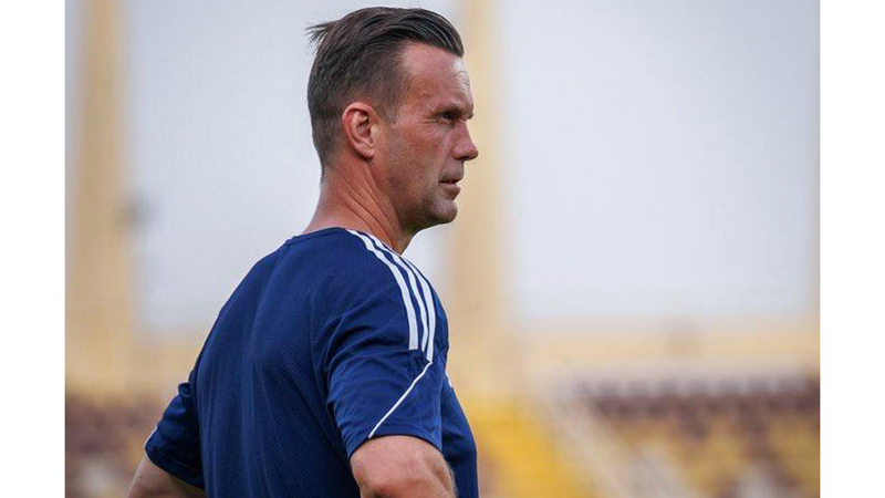 إقالة مدرب الوحدة ديلا