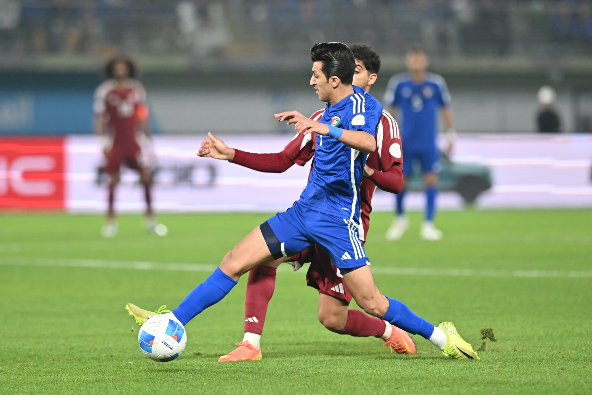 الكويت ينجو من كمين "العنابي".. ويتأهل إلى نصف نهائي "خليجي 26"