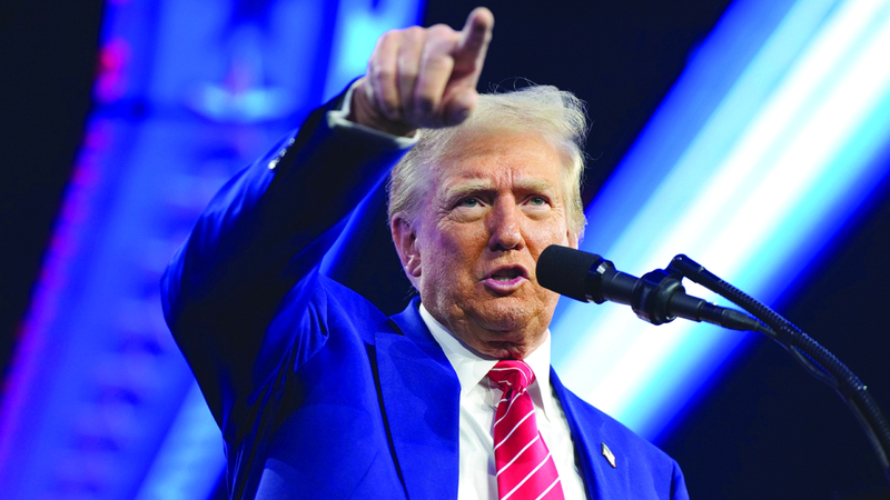 ترامب يطرح بانتظام قضايا يلفت انتباهه إليها بعض الأصدقاء القدامى أو المعارف الجدد. أ.ب