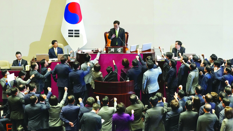 عملية التصويت على عزل الرئيس سو جرت وسط احتجاجات صاخبة من نواب الحزب الحاكم. أ.ب