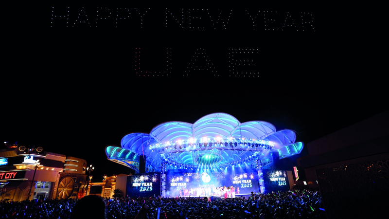 توافد الاف الزوار للقرية العالميه لآستقبال العام الجديد بعدد من الفعاليات ، ديسمبر 31 2024  تصوير سالم خميس