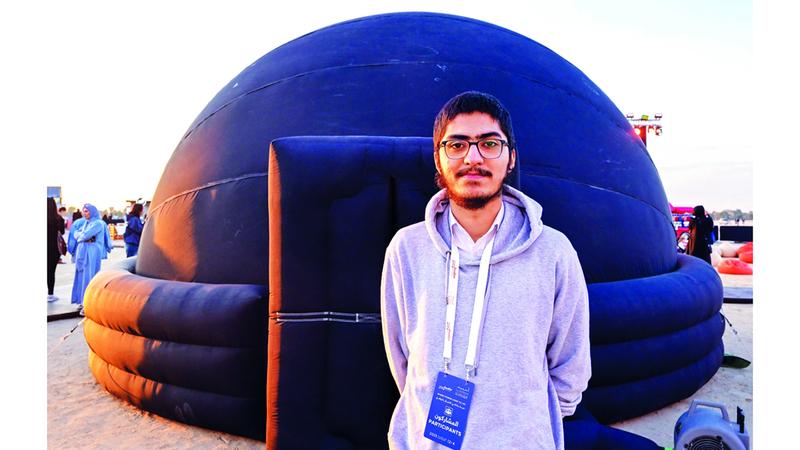 حمزة أوان قدّم تجربة جديدة للسفر إلى القمر.    &nbsp;