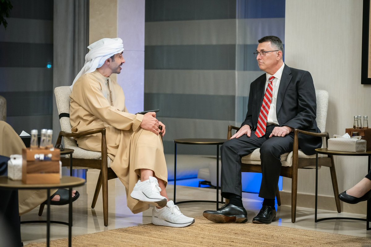 عبدالله بن زايد يستقبل وزير خارجية إسرائيل 2 image