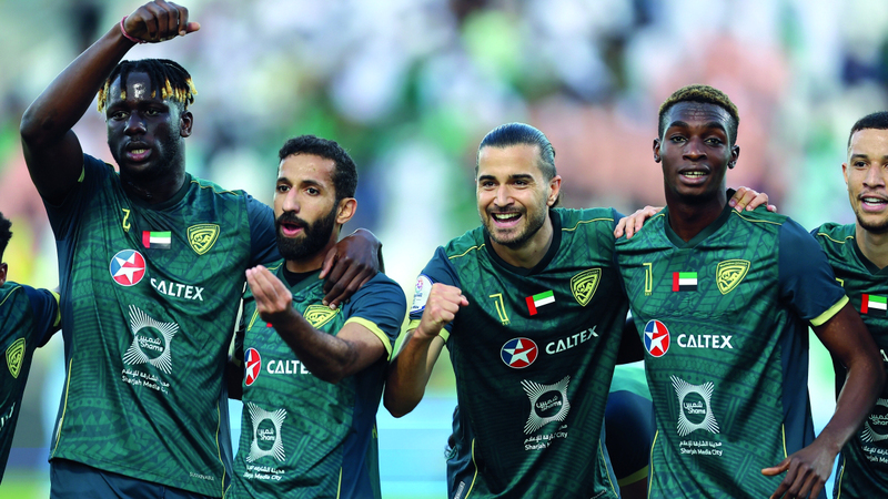 لاعبو خورفكان يحتفلون بالفوز الكبير. تصوير: زيشان أحمد