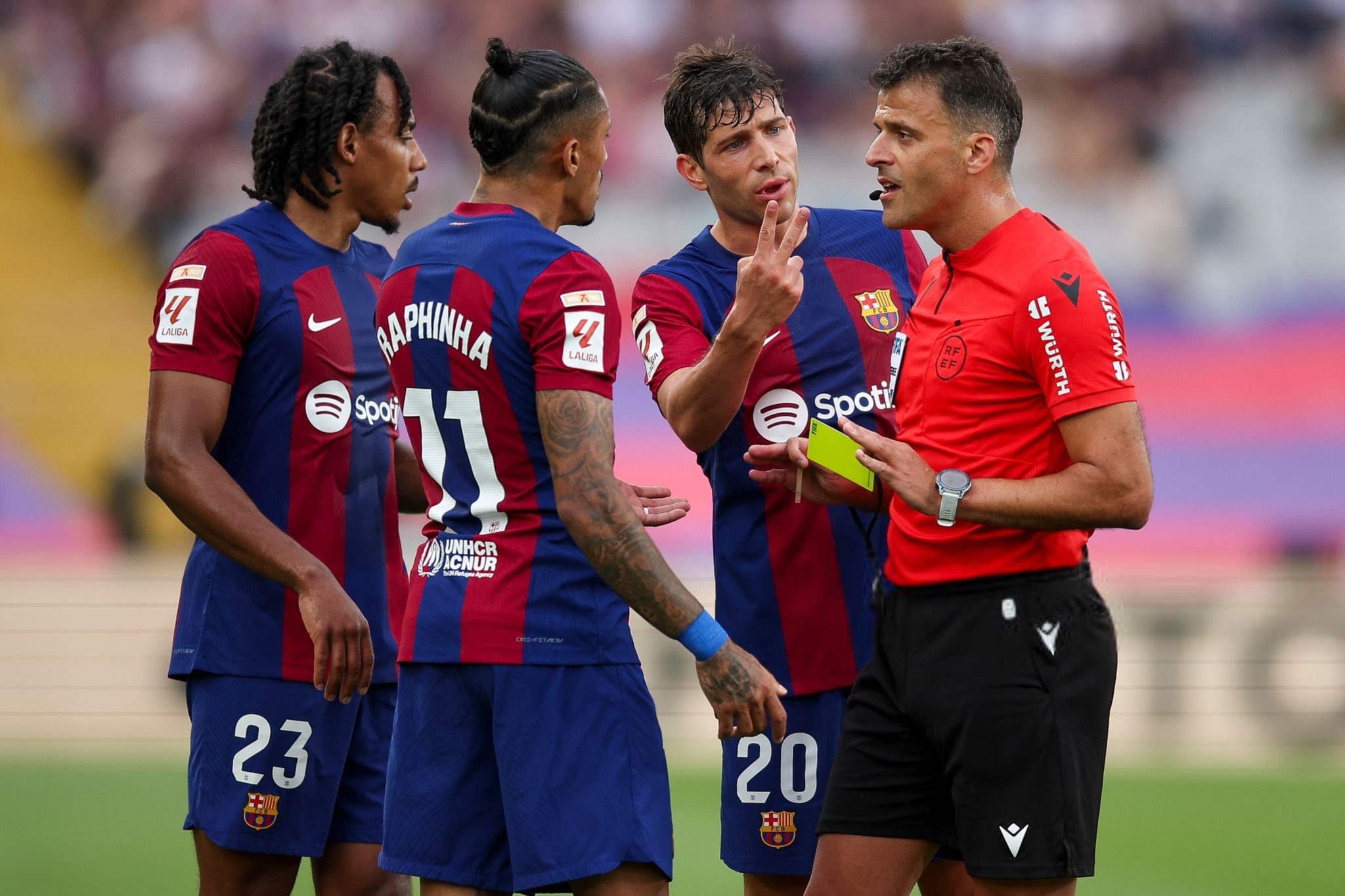 حكم "الكلاسيكو".. "نعمة" على ريال مدريد "نقمة" على برشلونة