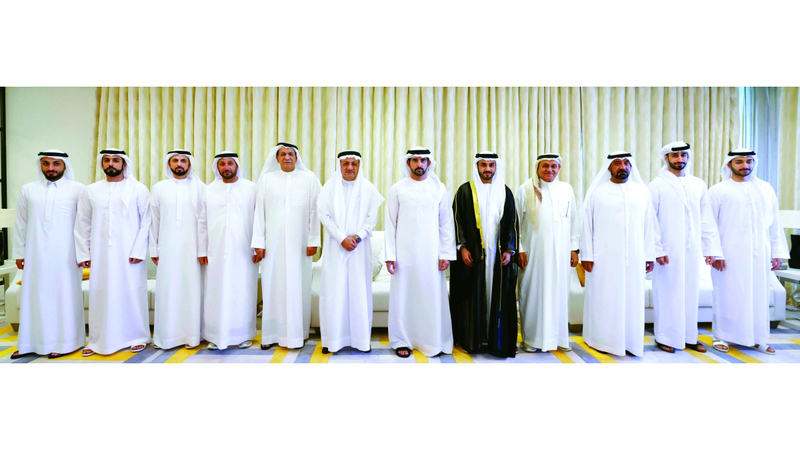 حمدان بن محمد خلال حضوره أفراح القطامي والسويدي يرافقه أحمد بن سعيد. من المصدر