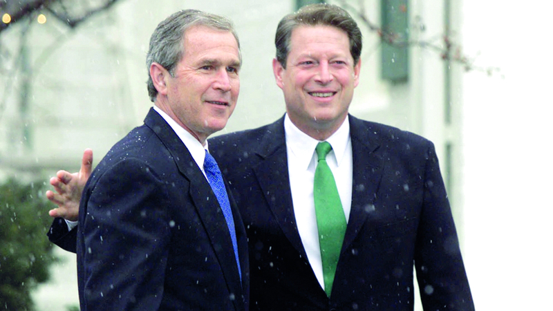 جورج بوش برفقة خصمه آل جور بعد الانتخابات. أرشيفية