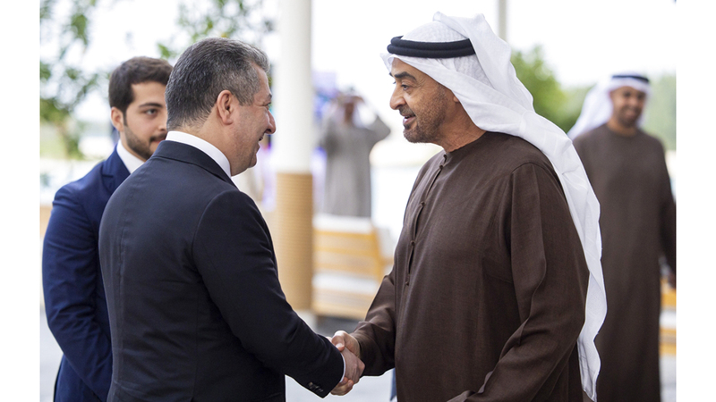 محمد بن زايد خلال استقباله مسرور بارزاني. وام