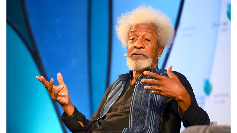 وول سوينكا يسرد تجاربه خلال الحدث. من المصدر