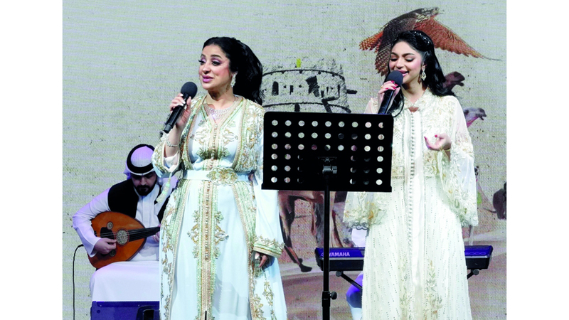 فاطمة «زهرة العين» وروضة قدمتا عدداً من الأغنيات. من المصدر