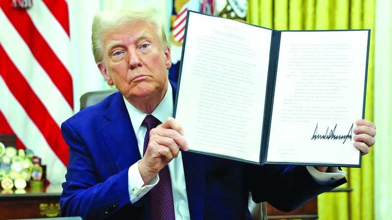 ترامب وقع قراراً تنفيذياً بالانسحاب من منظمة الصحة العالمية. رويترز