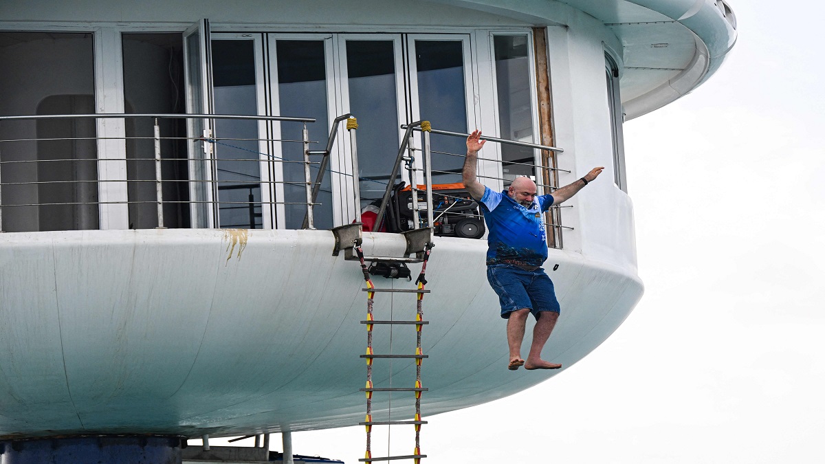 كوخ قضى 120 يوماً داخل كبسولة على عمق 11 متراً قبالة سواحل بنما.
أ.ف.ب