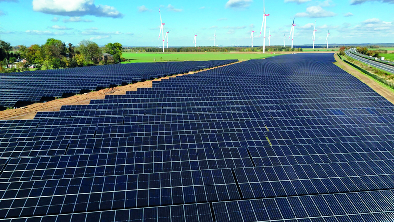 استخدام الطاقة الشمسية وطاقة الرياح يتزايد في أوروبا. عن المصدر