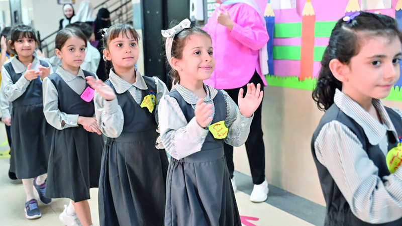 غياب التنظيم والمرونة في أنظمة سداد الرسوم عقبة رئيسة أمام ذوي طلبة بالمدارس الخاصة. من المصدر