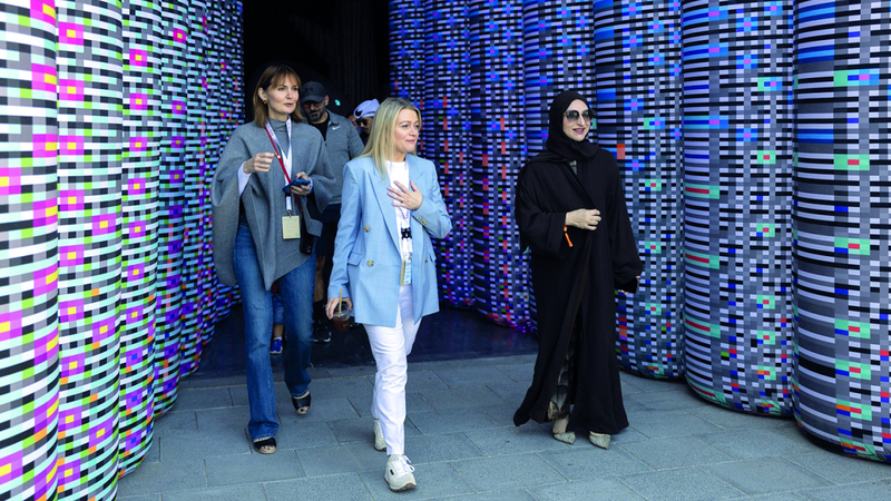 هالة بدري اطلعت خلال الزيارة على مجموعة من أعمال ومعارض المهرجان. من المصدر