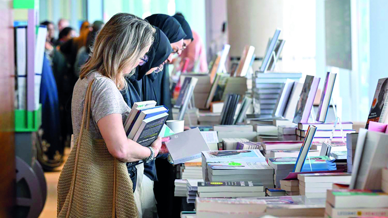 «المهرجان» يجتذب عشاق الكتب والأدب. أرشيفية