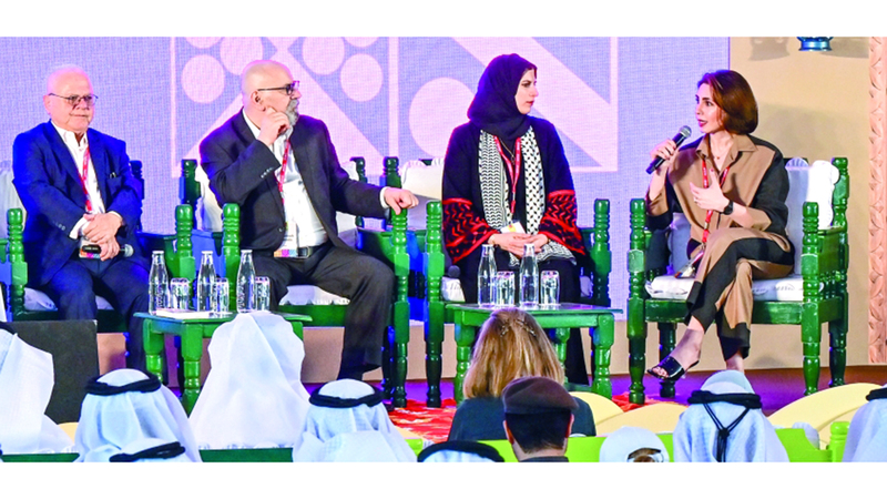 خلال جلسة &laquo;تأثير الاستقرار على الإبداع والمبدع&raquo; في انطلاقة المهرجان. تصوير: باتريك كاستيلو