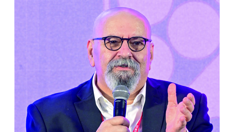 ممدوح حمادة: الإقامة الذهبية خطوة كبيرة تسهم في إضفاء روح الاستقرار على حياة المبدع.