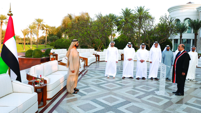 محمد بن راشد خلال أداء القضاة اليمين القانونية. وام