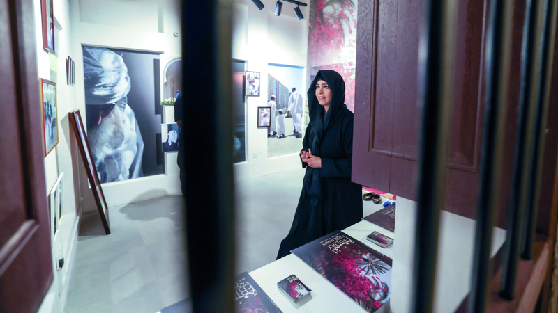 لطيفة بنت محمد أشادت بتميز مشاريع الفنانين المشاركين في «سكة». من المصدر