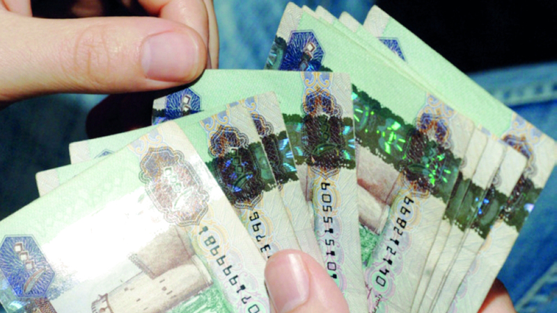 نقل المديونيات بين البنوك أو تأجيل الأقساط يحمل المتعامل فوائد إضافية. أرشيفية