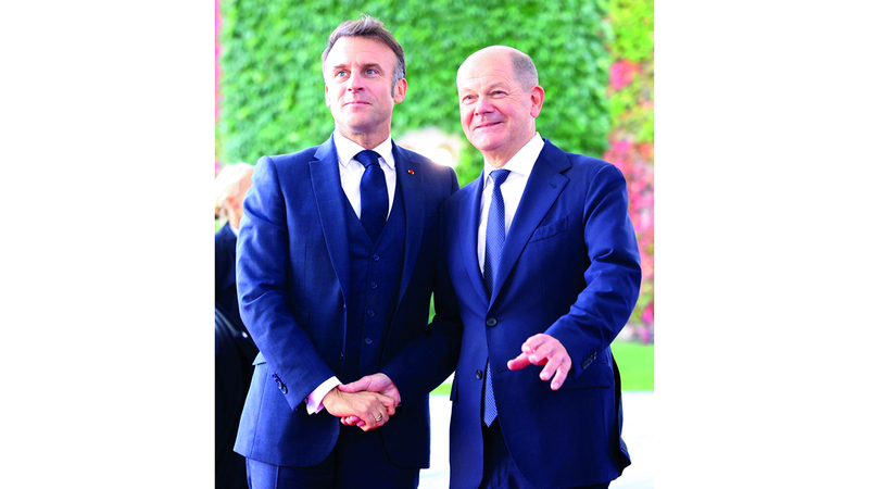 ماكرون وشولتز يترأسان دولتين غارقتين في أزمات سياسية داخلية. رويترز