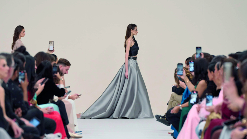 «مانيل» مزجت بين الخياطة الأنيقة والأقمشة الفاخرة والتصاميم المرنة. من المصدر