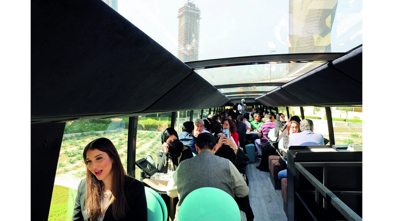 الهدف من الحافلة هو تفقّد المعالم الشهيرة في دبي من منظور مختلف. رويترز