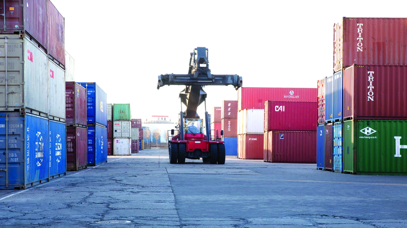 خبراء الاقتصاد انتقدوا التعرفات الجمركية التي فرضها ترامب على الواردات. إي.بي.إيه