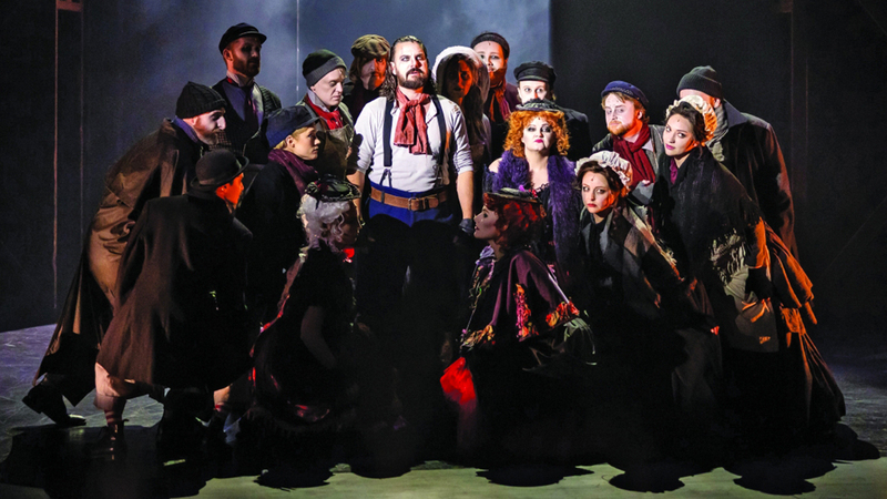 تتمحور قصة العمل المسرحي الحائز العديد من الجوائز حول حلاق في شارع فليت يتعرض للظلم والسجن. من المصدر