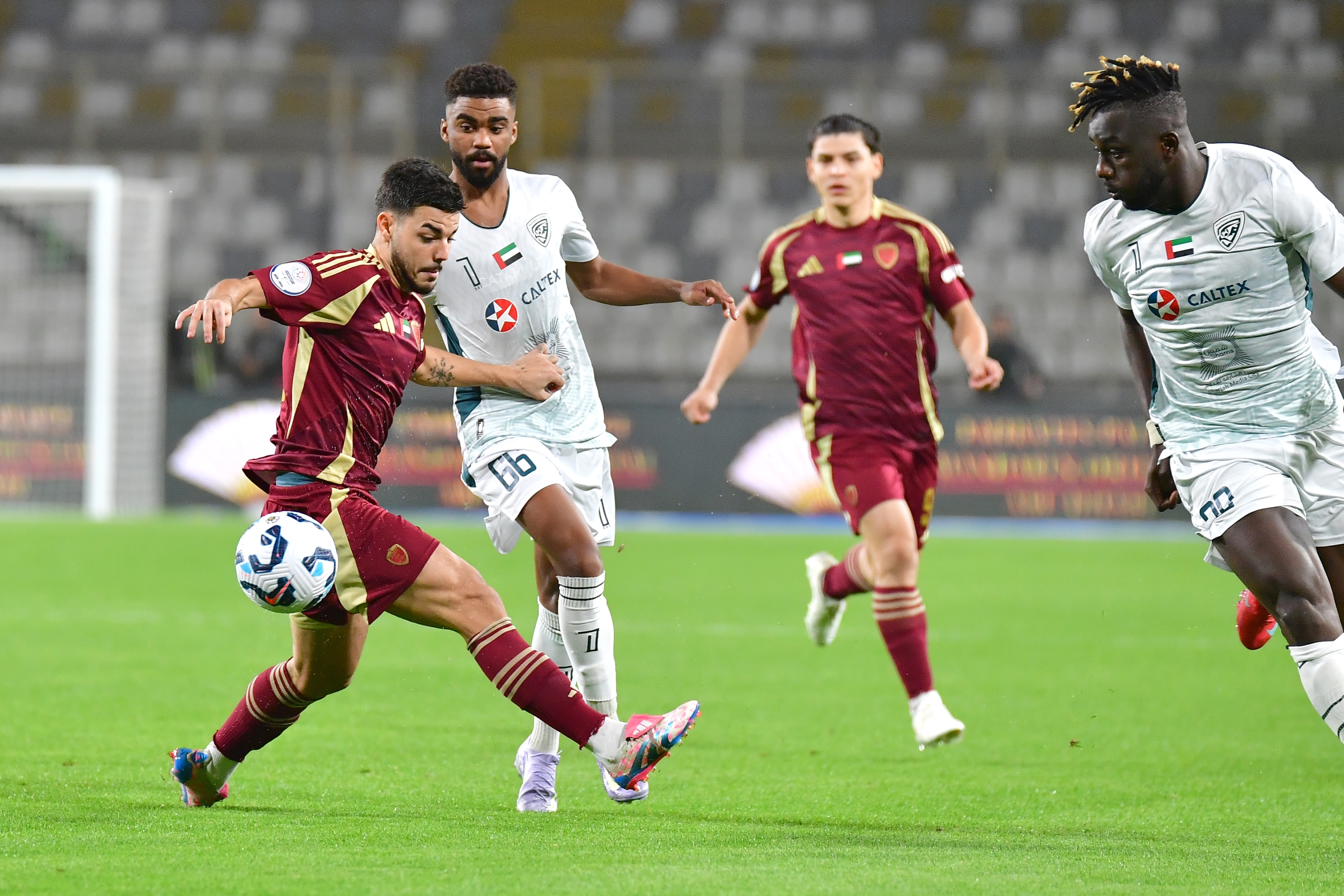 بداية متعثرة ونهاية مثالية.. الوحدة يقلب الطاولة على خورفكان