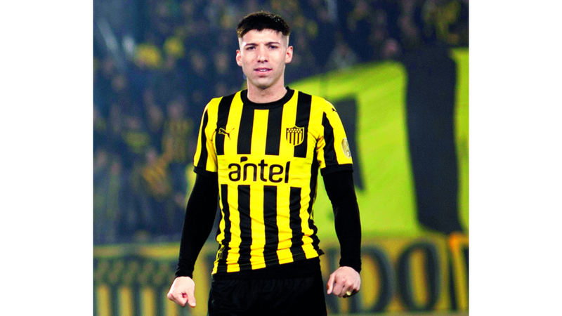 شباب الأهلي أكمل إجراءات قيد داميان غارسيا. من المصدر