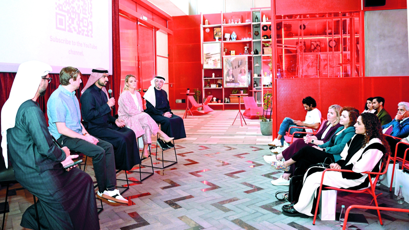 المشاركون في الحلقات يسردون حكايات شخصية وقصص نجاح انطلقت من دبي. تصوير: نجيب محمد