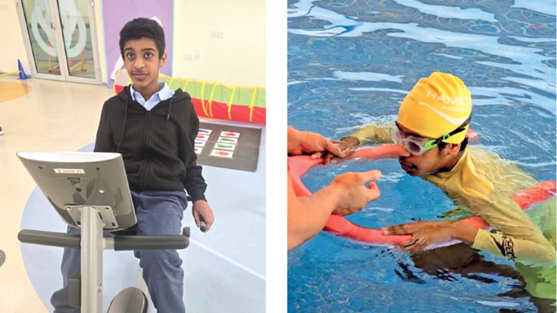 الطفل حمدان المري خلال ممارسة رياضة السباحة واستخدامه أحد الأجهزة الرياضية. من المصدر