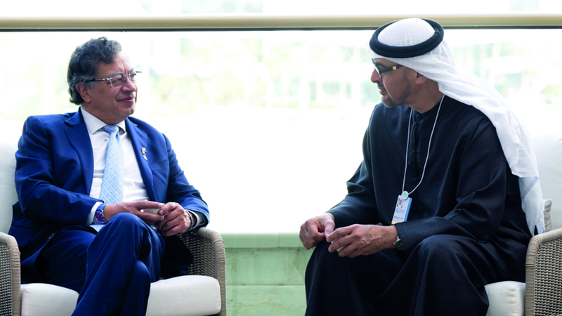 رئيس الدولة خلال لقائه رئيس كولومبيا. من المصدر