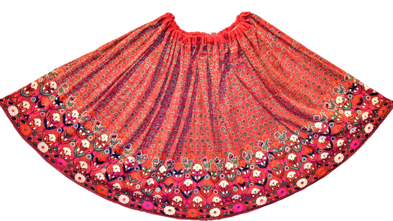 تنورة باكستانية مزخرفة بالتطريز. عن المصدر