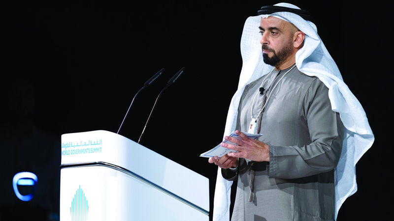 سيف بن زايد أثناء إلقاء كلمته في الجلسة. من المصدر