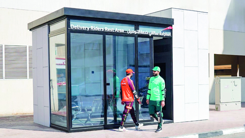 الاستراحات تتضمن مساحات مكيفة تتسع كلٌ منها لـ10 سائقين حسب المنطقة. من المصدر