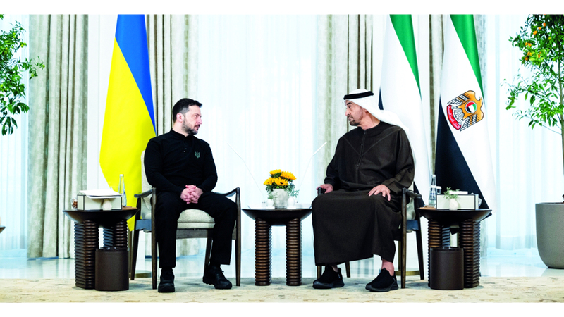 محمد بن زايد خلال استقباله فولوديمير زيلينسكي. وام