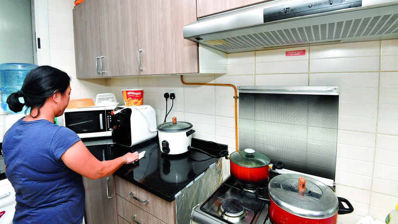 مَطالب برفع مستوى الرقابة وتكثيف حملات التوعية بالعقوبات المترتبة على إيواء العاملة الهاربة. أرشيفية