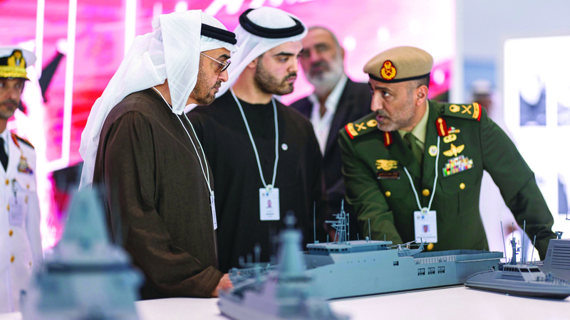 رئيس الدولة مطلعاً على أحدث الأنظمة الدفاعية البحرية. وام