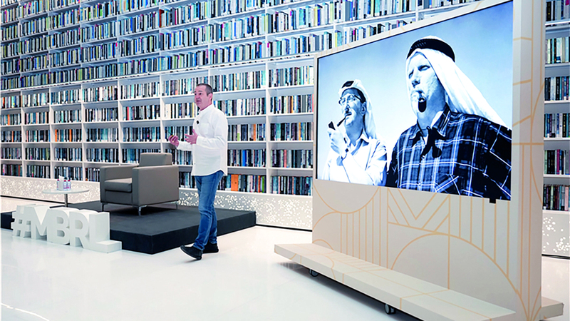 الكتاب يُبرز مجموعة من الاكتشافات الأثرية والتاريخية في الإمارات. من المصدر