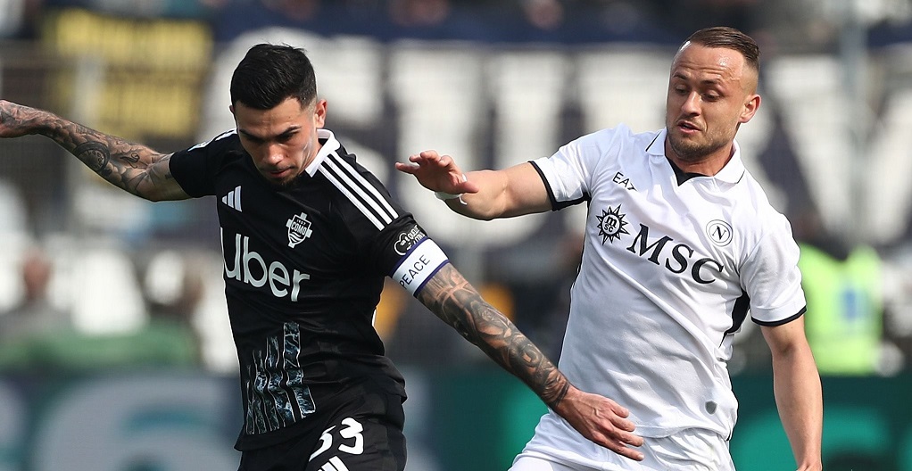 نابولي يهدي انتر صدارة الدوري الإيطالي بخسارة مفاجئة امام كومو