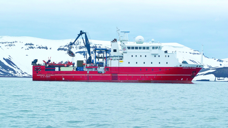 سفينة الأبحاث «سارمينتو دي جامبوا» في مهمة بالقارة القطبية. من المصدر