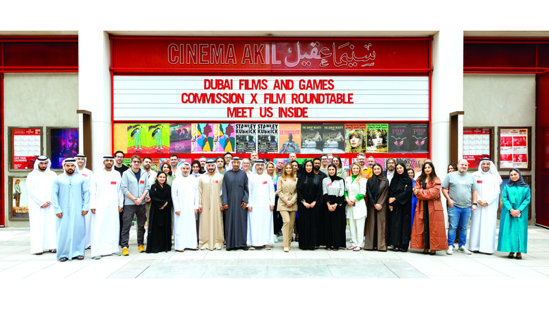 منى المرّي تتوسط المشاركين في الخلوة من المعنيين بصناعة الأفلام وشركات عالمية وممثلين عن القطاع الحكومي وشبه الحكومي والقطاع الأكاديمي. من المصدر